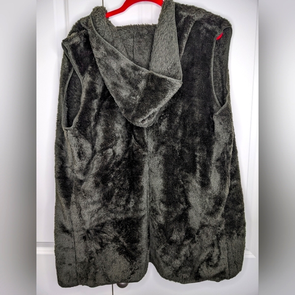 Vest- Zenana Outfitters XL Black Fuzzy Fleece Vest - EUC - Picture 2 of 4